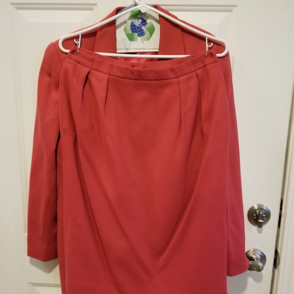 Women's Executive Suit 2 Piece - Picture 2 of 7